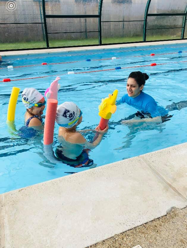 A one to one holiday lesson in the shallow pool